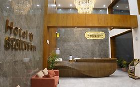 Hotel Stature Inn